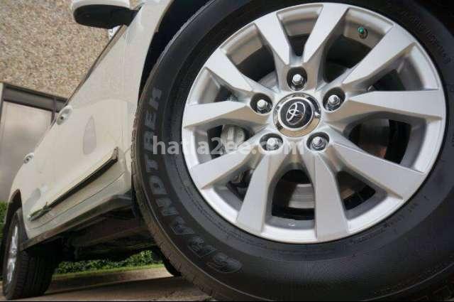 Land Cruiser Toyota Dubai White 4105874 - Car for sale : Hatla2ee