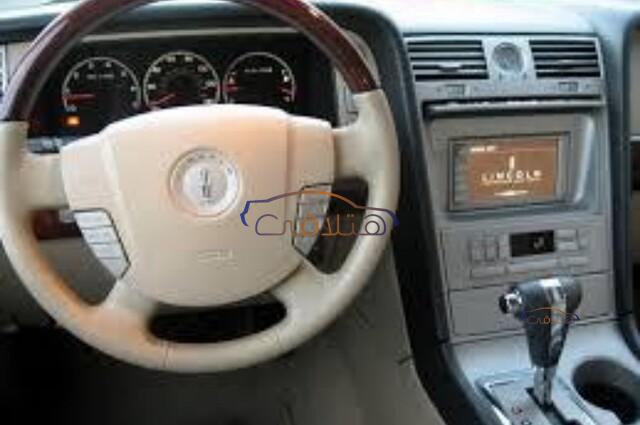 2005 lincoln navigator interior