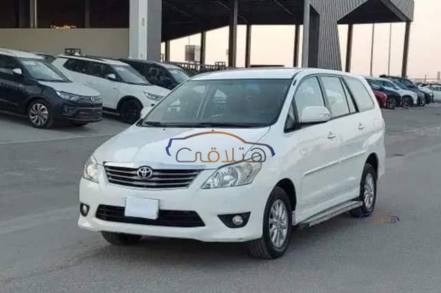 innova car white