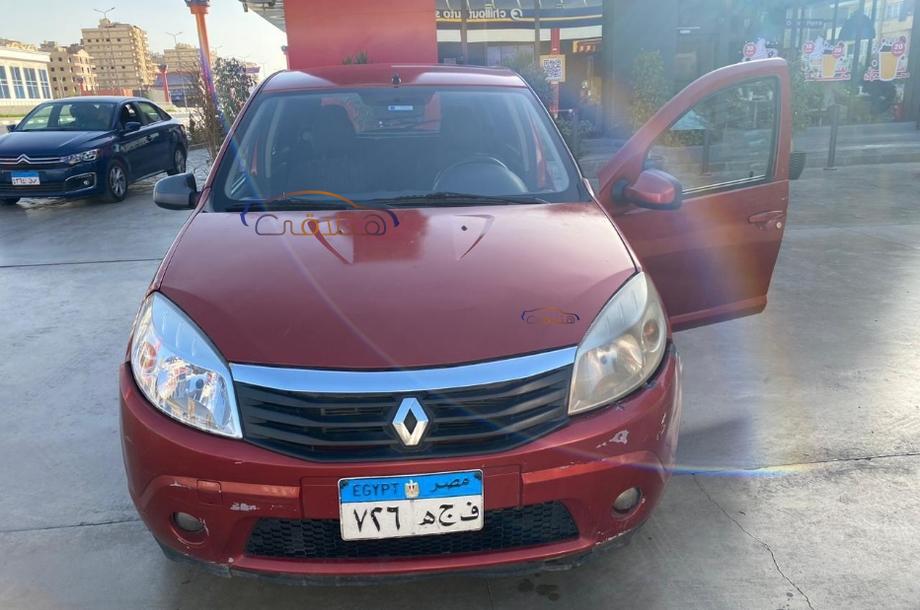 Sandero Renault 2014 Maadi Dark red 6046570 - Car for sale : Hatla2ee