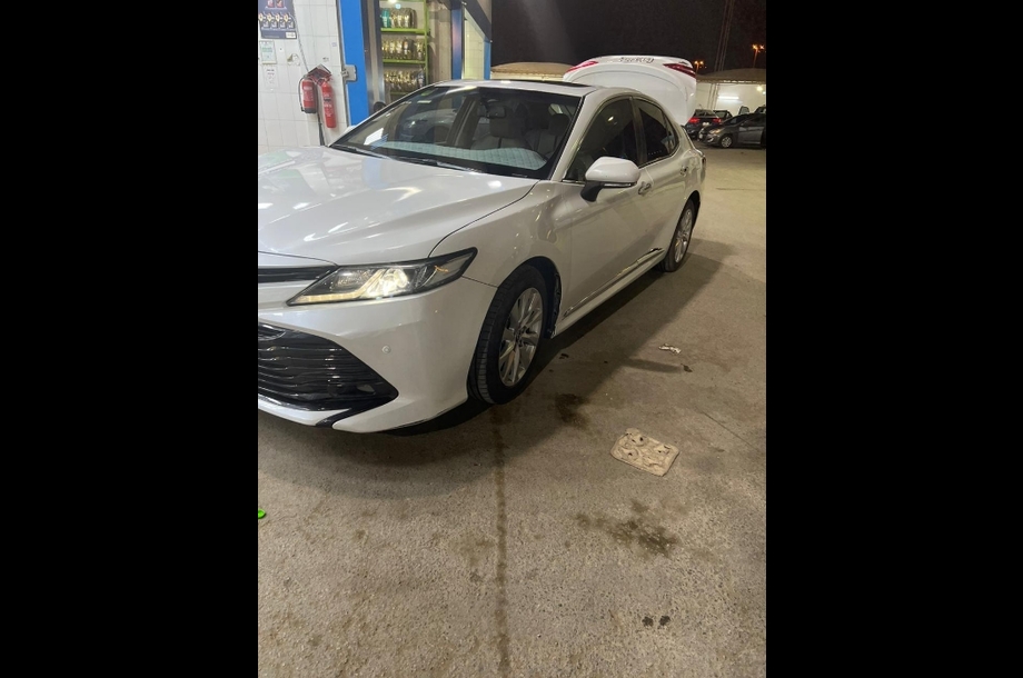 Camry Toyota 2018 Jeddah White 6172565 - Car for sale : Hatla2ee