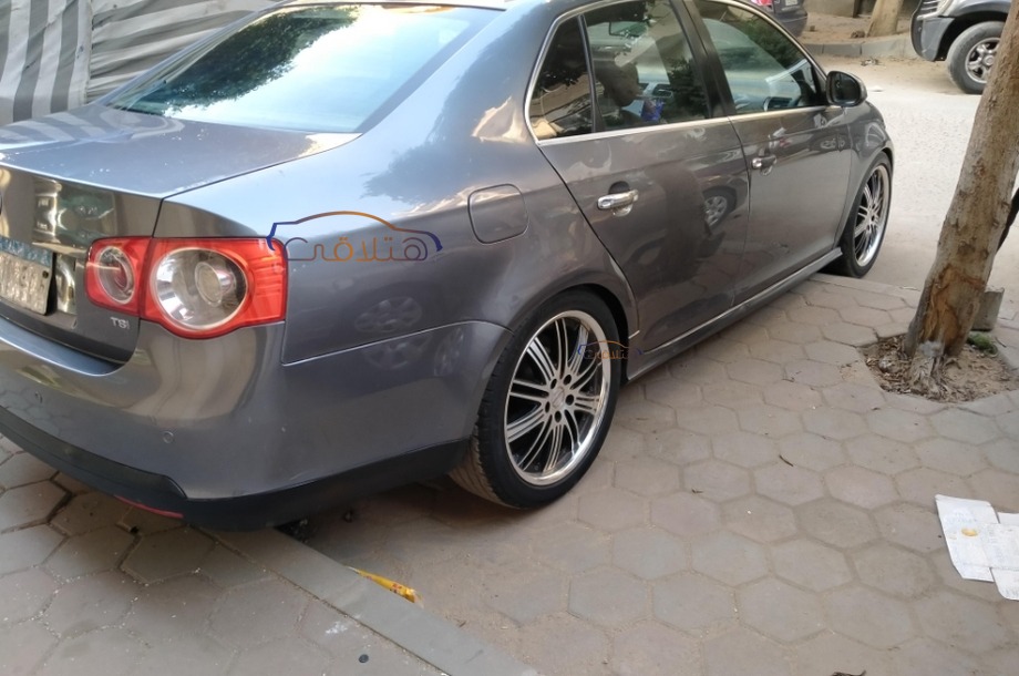 Jetta Volkswagen 2010 Heliopolis Silver 6215015 - Car for sale : Hatla2ee