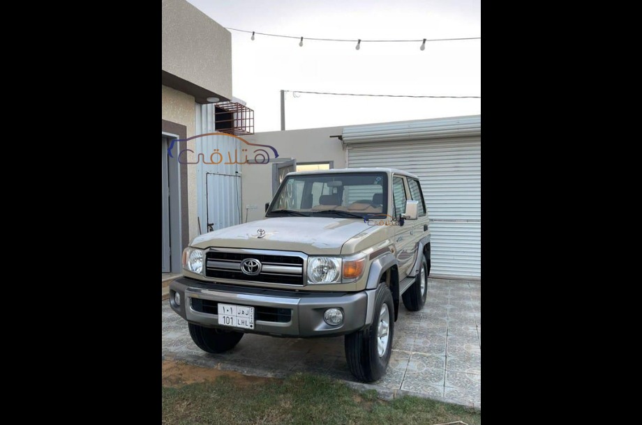 Urban Cruiser Toyota 2016 Khamis Mushait Beige 6223448 Car for sale