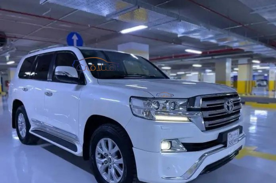 Land Cruiser Toyota 2017 Jizan Silver 6339337 Car for sale Hatla2ee
