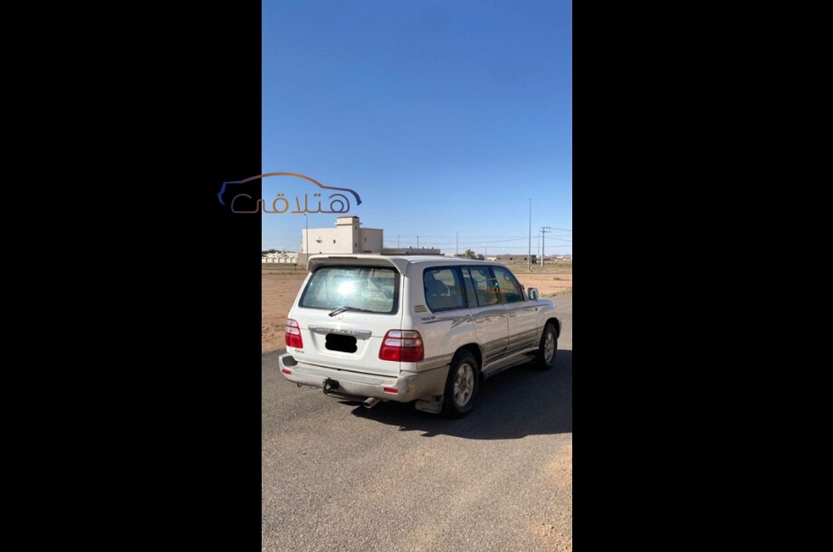 Velar Land Rover 2023 Riyadh Silver 6385903 - Car for sale : Hatla2ee