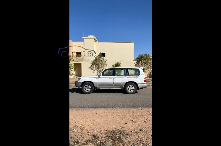 Velar Land Rover 2023 Riyadh Silver 6385903 - Car for sale : Hatla2ee