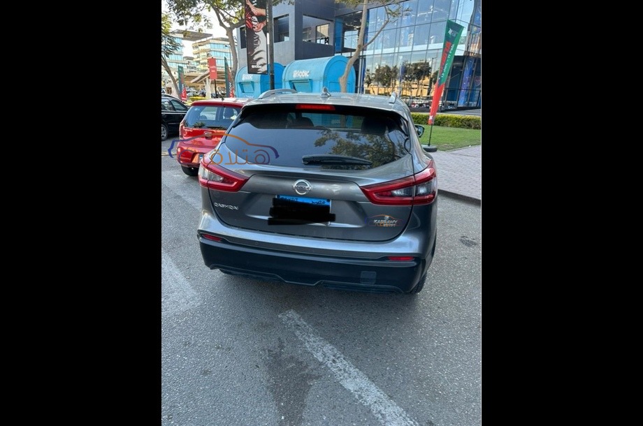 Qashqai Nissan فضي