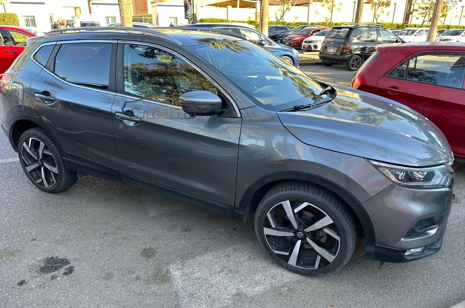 Qashqai Nissan فضي
