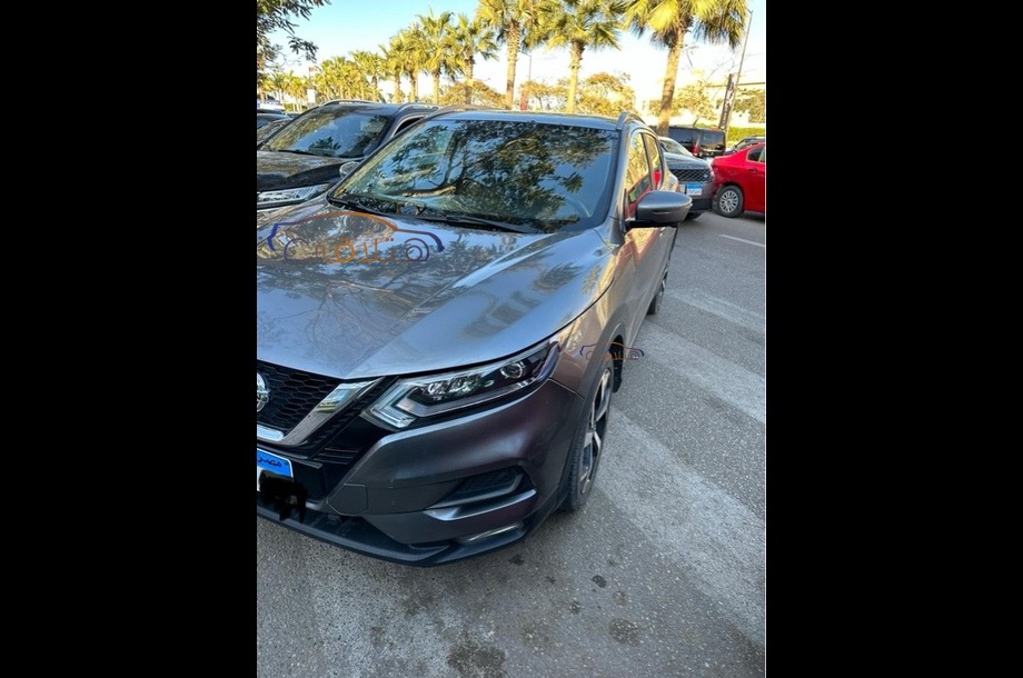 Qashqai Nissan فضي