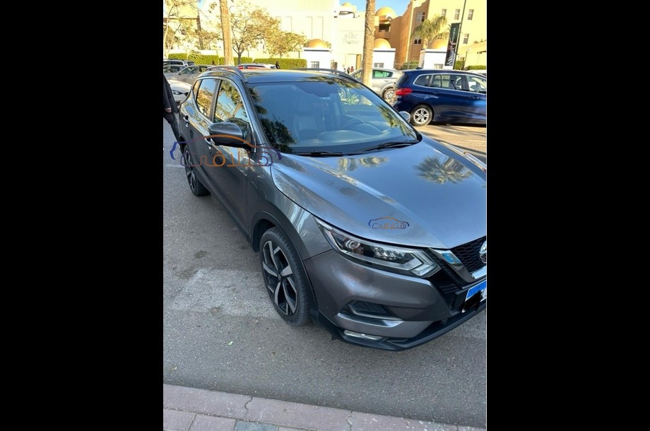 Qashqai Nissan فضي