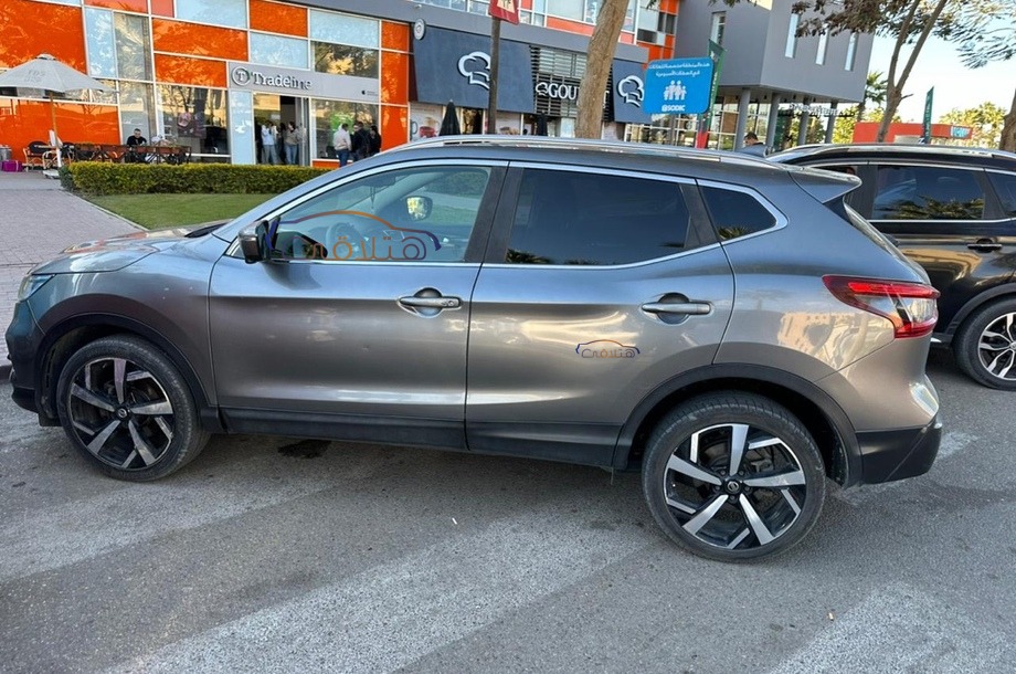 Qashqai Nissan فضي