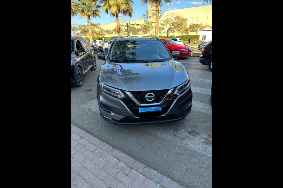 Qashqai Nissan فضي