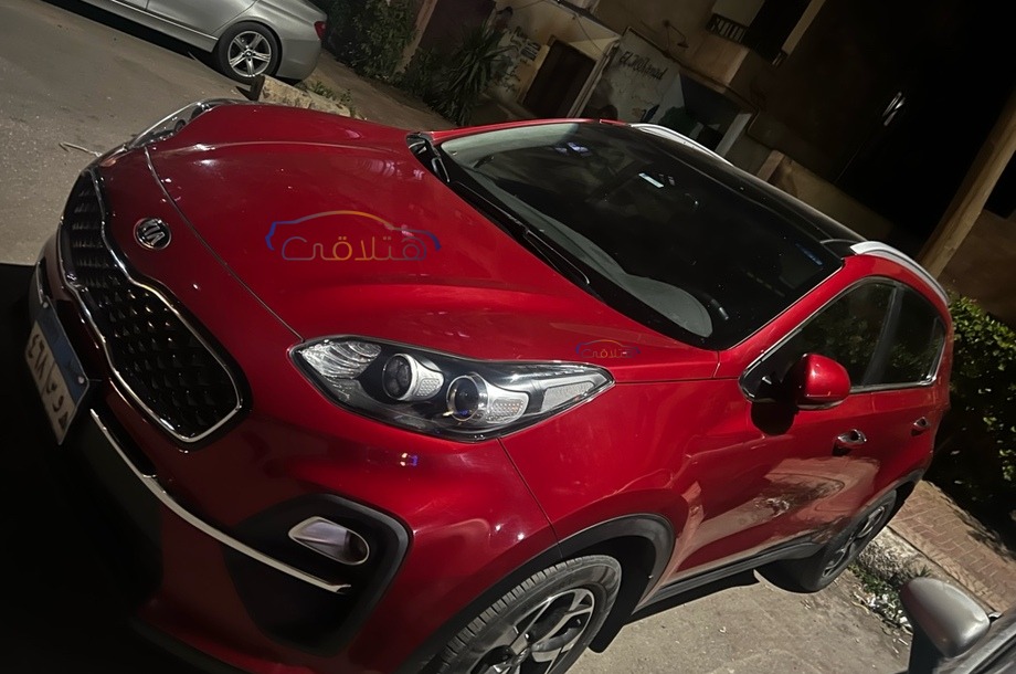 Carens Kia 2022 Cairo Red 6411942 - Car for sale : Hatla2ee