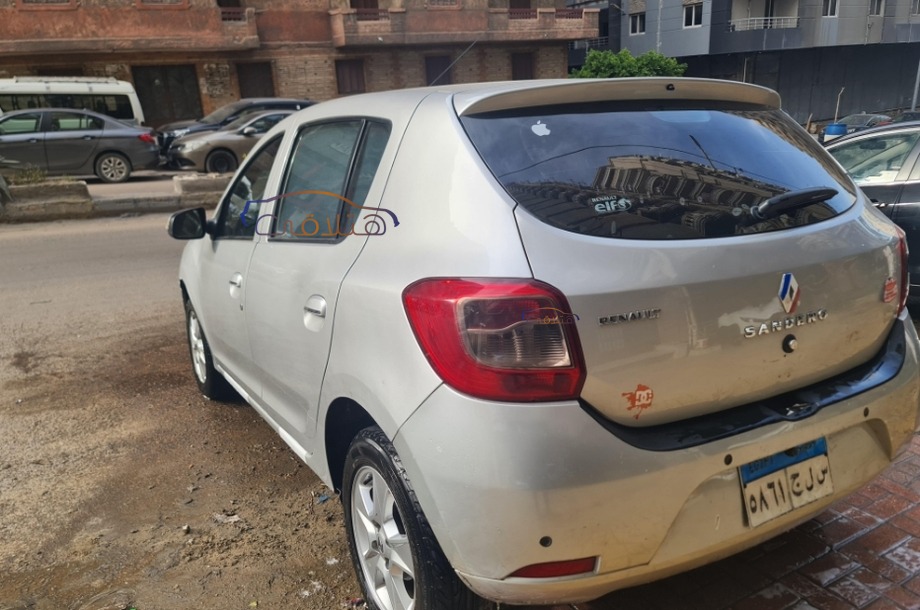 Sandero Renault 2015 Alexandria Silver 6434976 - Car for sale : Hatla2ee