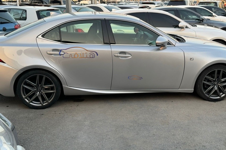 Is Lexus Sharjah Silver 6514746 - Car for sale : Hatla2ee