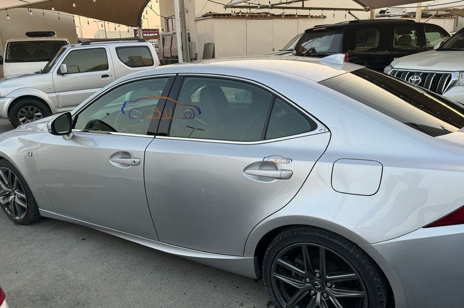 Is Lexus Sharjah Silver 6514746 - Car for sale : Hatla2ee