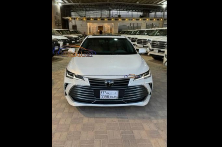 Avalon Toyota 2015 Riyadh White 6533646 - Car for sale : Hatla2ee