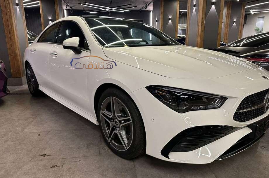 سيارة مرسيدس CLA 200 موديل ٢٠٢٤ facelift (شكل جديد) ابيض فرش احمر ...