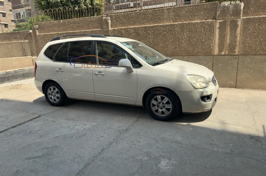 Carens Kia 2010 Nasr city Beige 6614168 - Car for sale : Hatla2ee