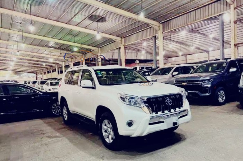 Prado Toyota 2017 Jizan White 6681859 Car for sale Hatla2ee