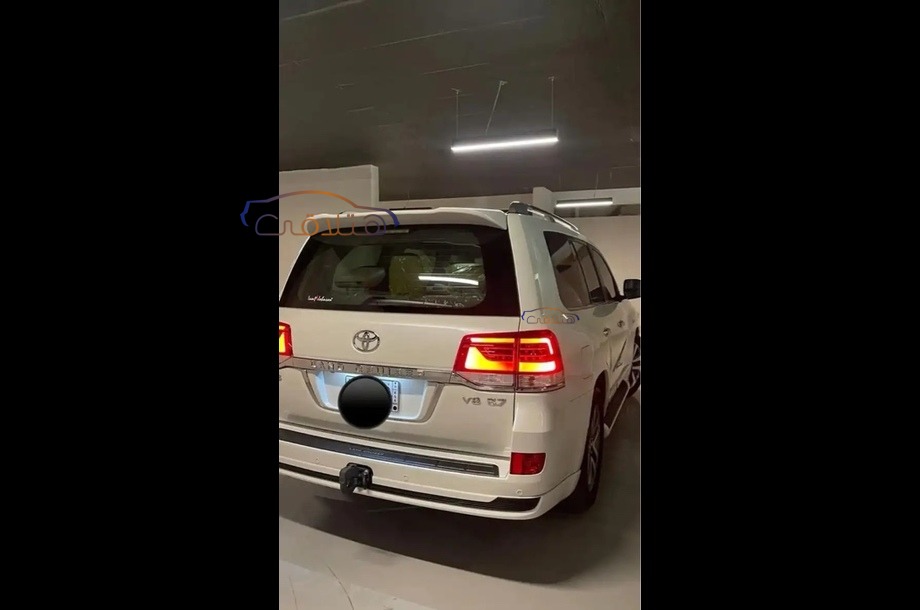 Land Cruiser Toyota 2020 Mecca White 6696391 Car for sale Hatla2ee