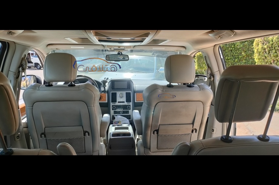 Town & Country Chrysler 2008 Cairo Silver 6742030 Car for sale Hatla2ee