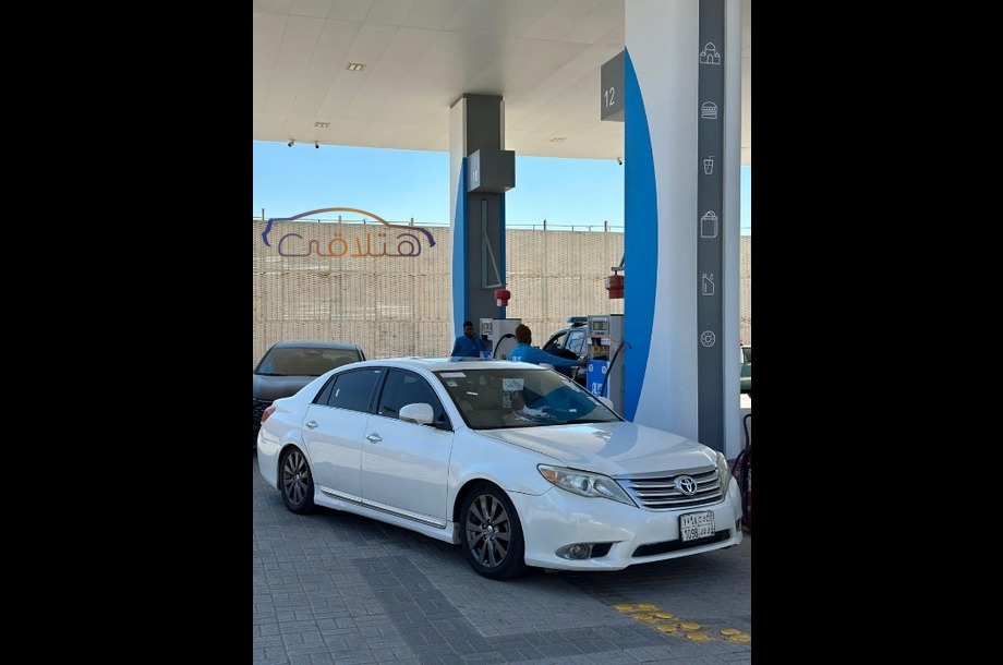 Avalon Toyota 2011 Jeddah White 6758206 Car for sale Hatla2ee