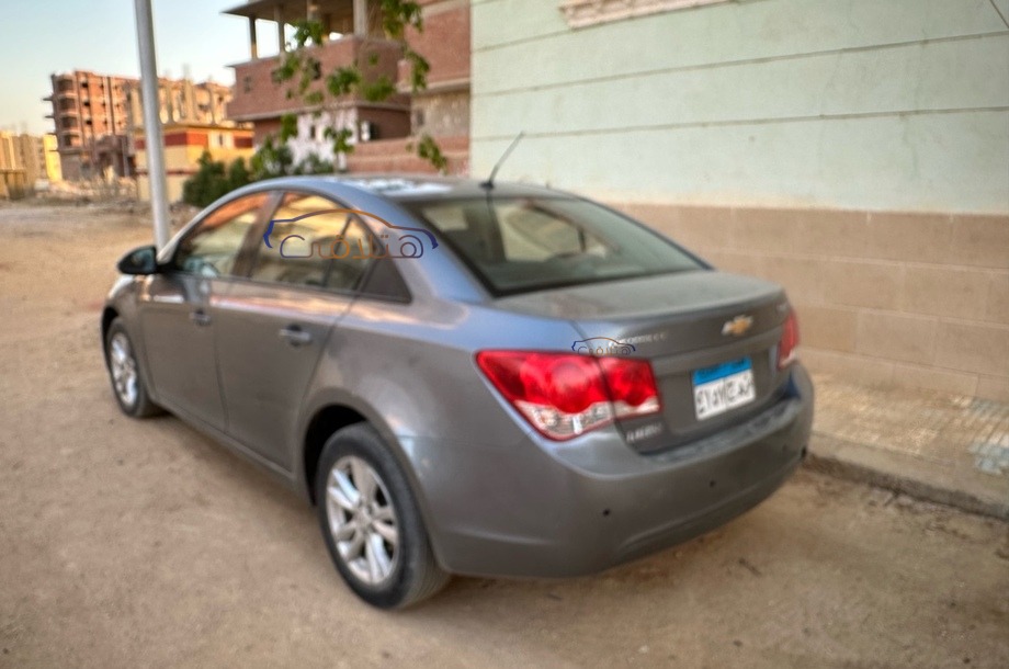 Cruze Chevrolet رمادي