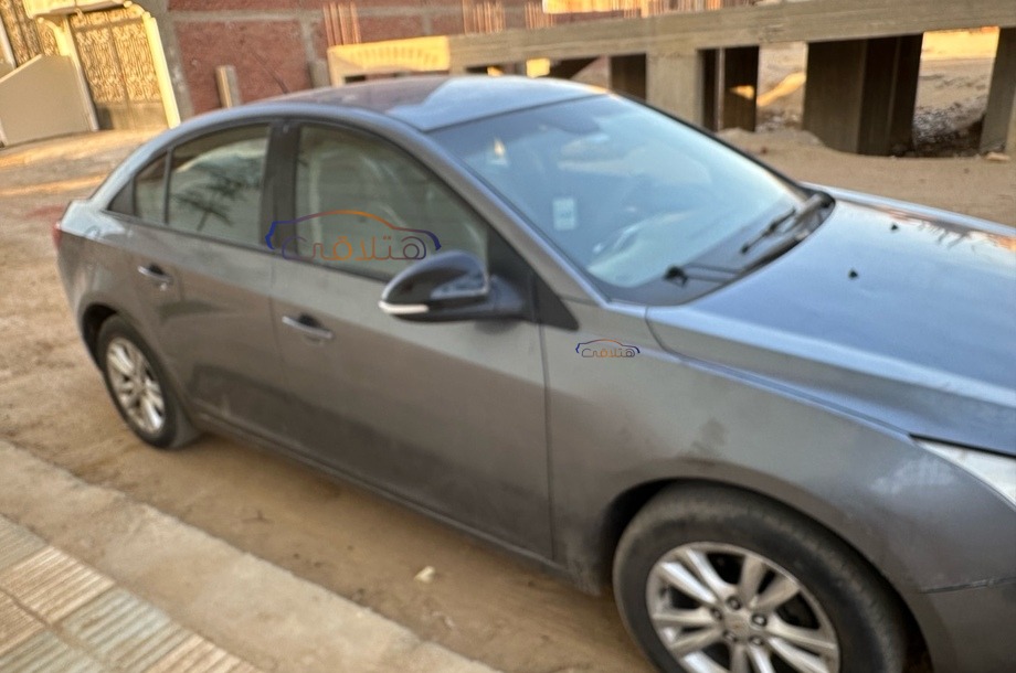 Cruze Chevrolet رمادي