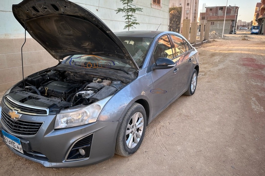 Cruze Chevrolet رمادي