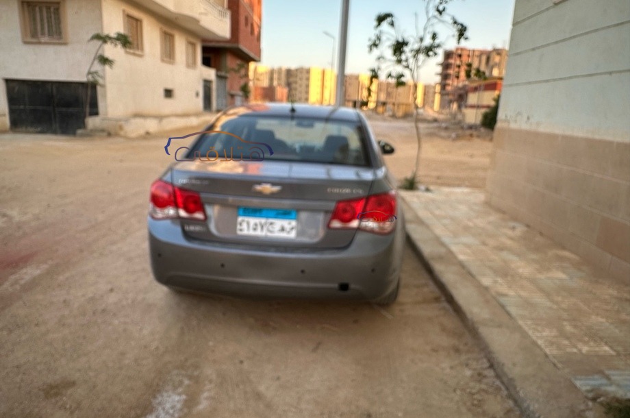 Cruze Chevrolet رمادي