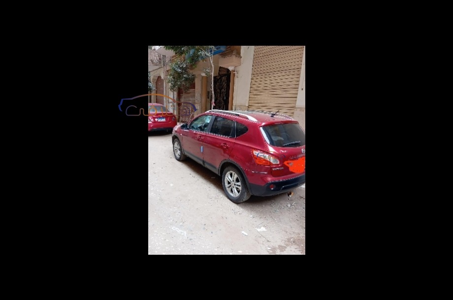 Qashqai Nissan احمر