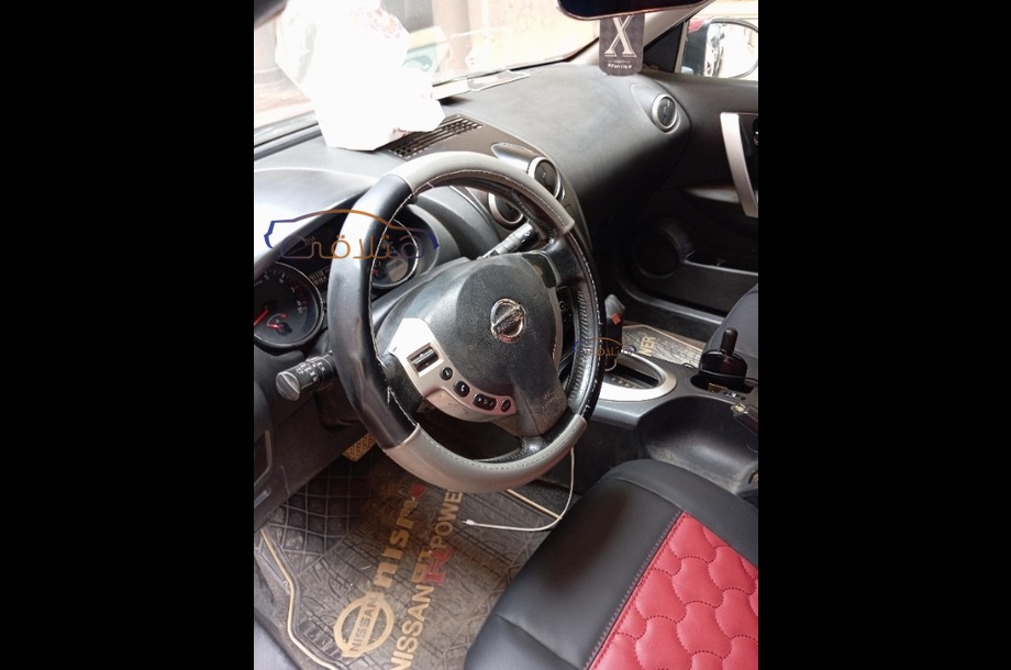 Qashqai Nissan احمر