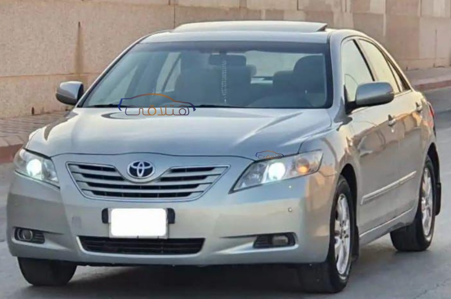 Camry Toyota فضي