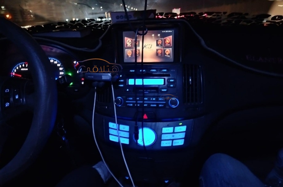 Avante Hyundai أسود
