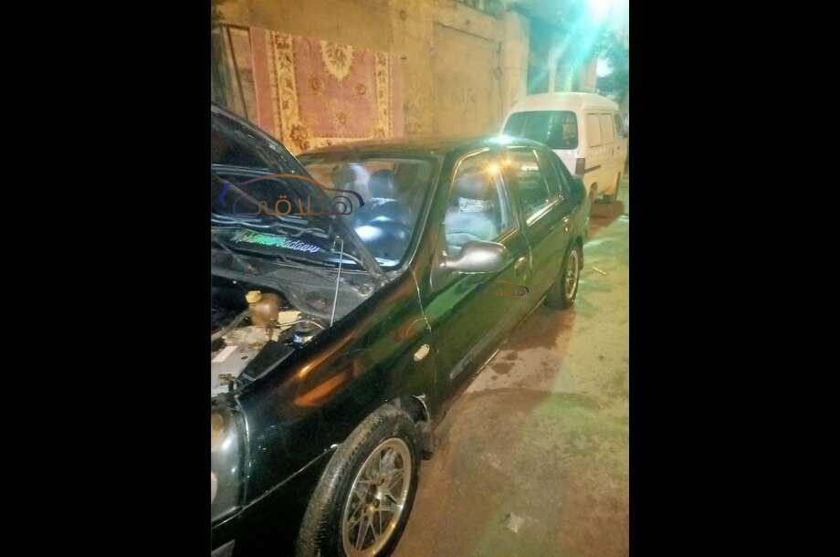 Clio Renault أسود