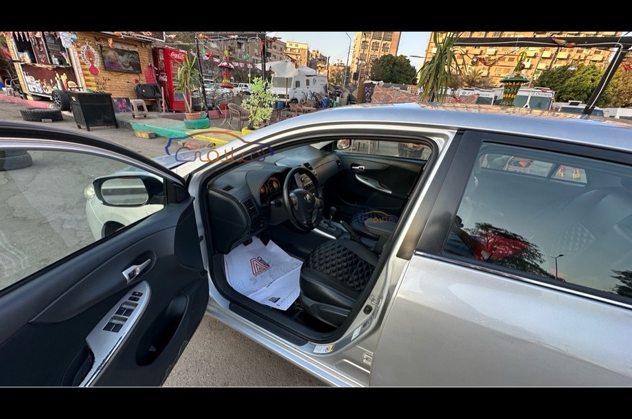 Toyota Corolla Silver 2008: Sebuah Ikon Keandalan yang Tak Lekang Oleh Waktu