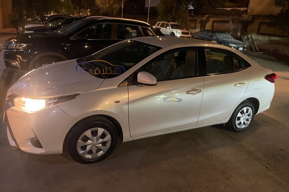 Yaris Toyota White