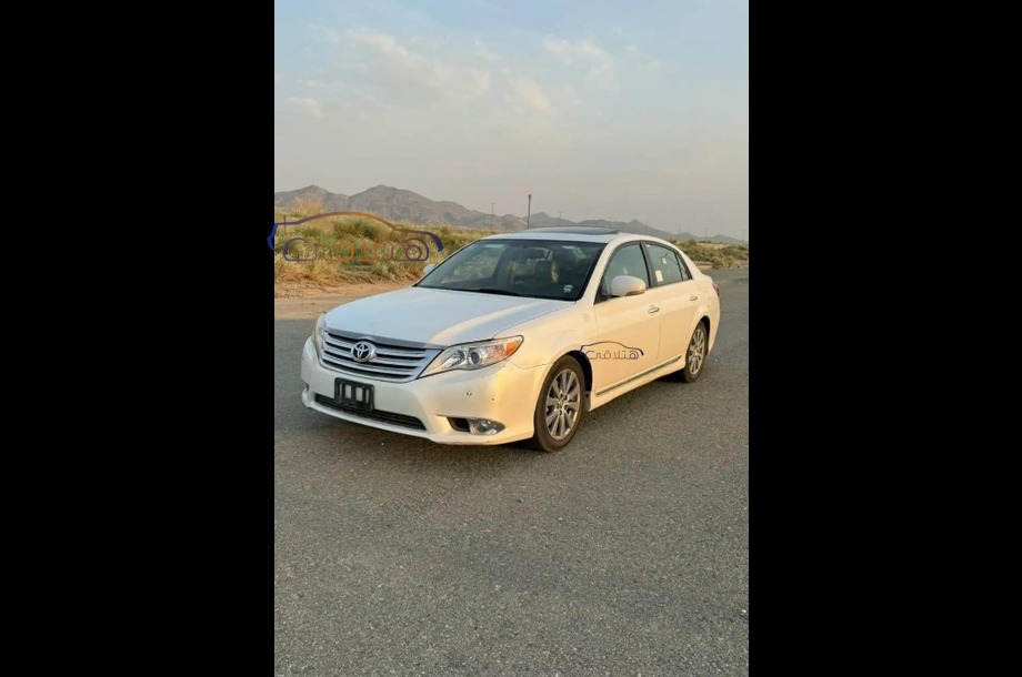 Avalon Toyota 2012 Riyadh White 6944720 - Car for sale : Hatla2ee
