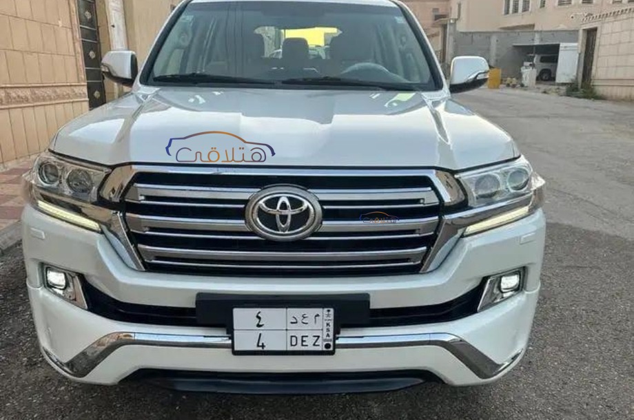 Land Cruiser Toyota White