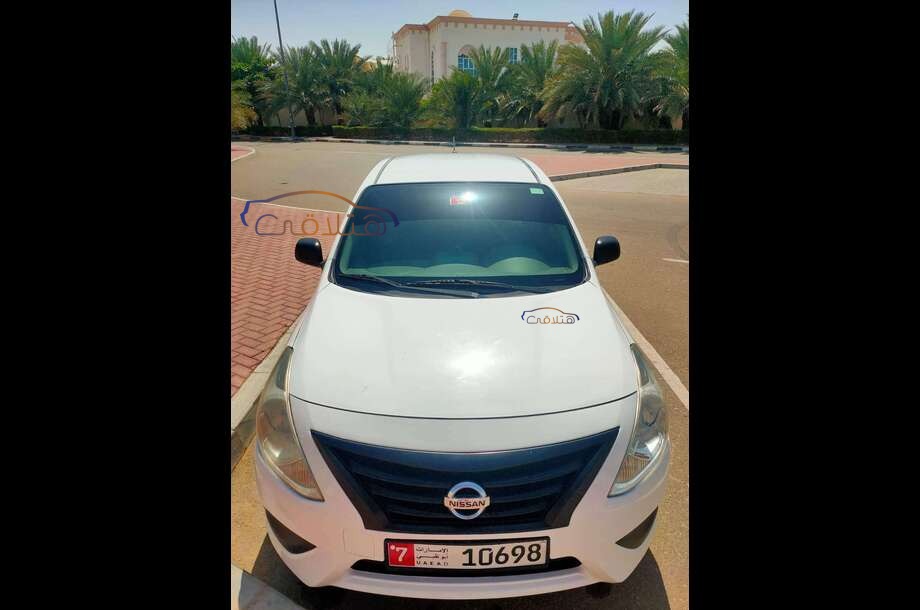 Sunny Nissan أبيض