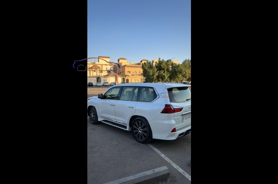 LX 570 Lexus White