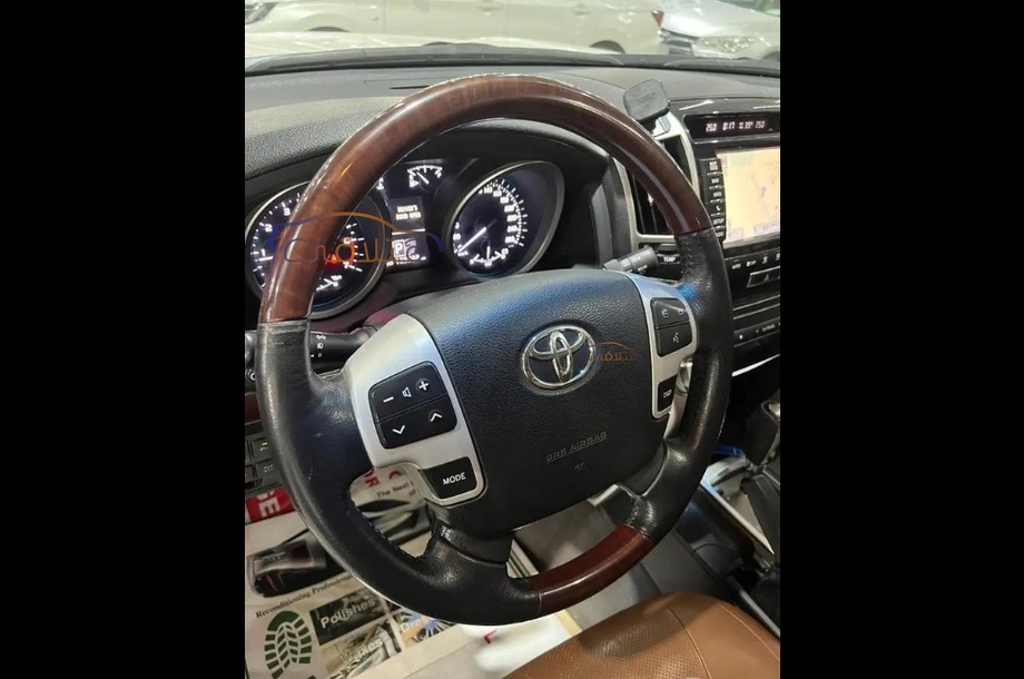 Land Cruiser Toyota White
