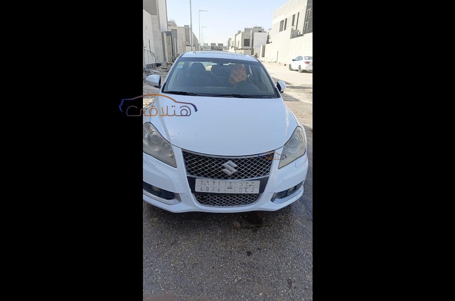 Kizashi Suzuki White