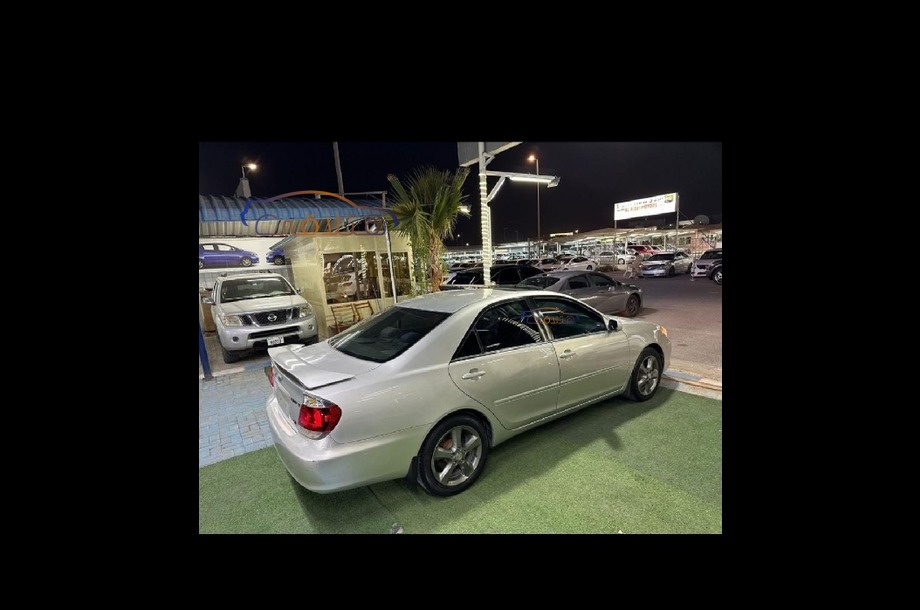 Camry Toyota فضي