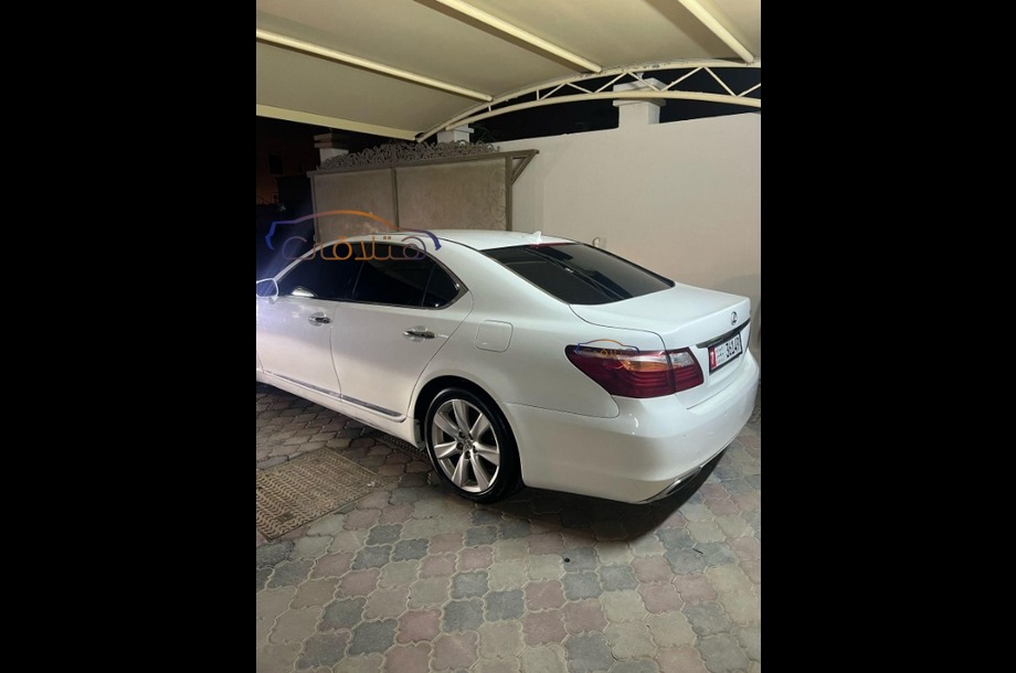 Ls Lexus أبيض
