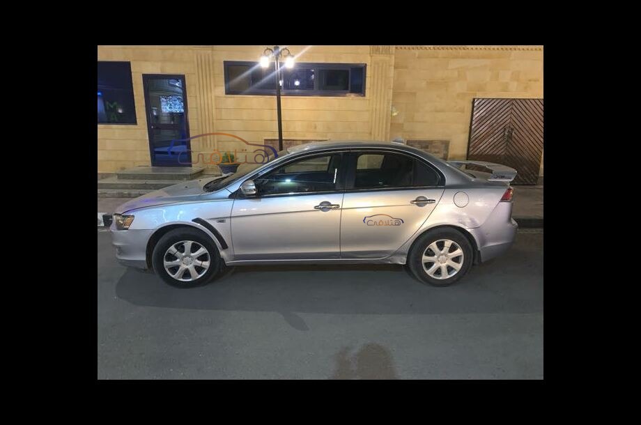 Lancer EX Shark Mitsubishi فضي