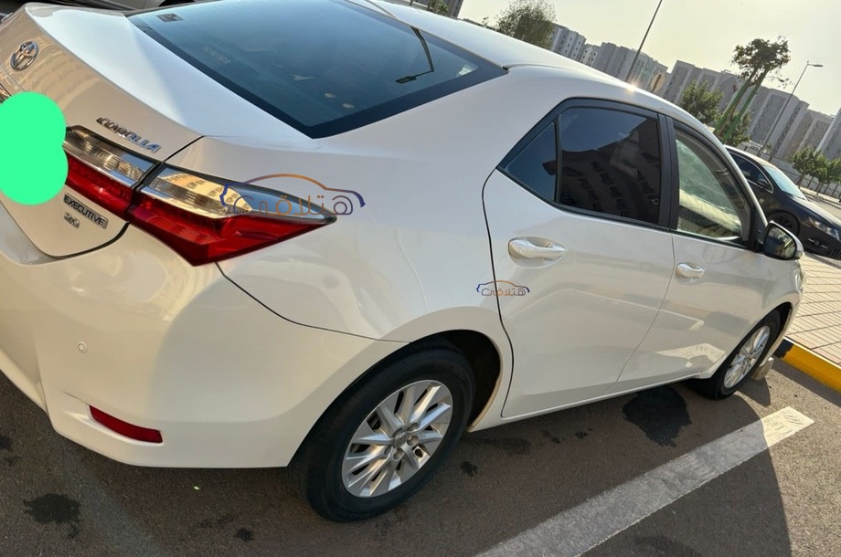 Corolla Toyota أبيض