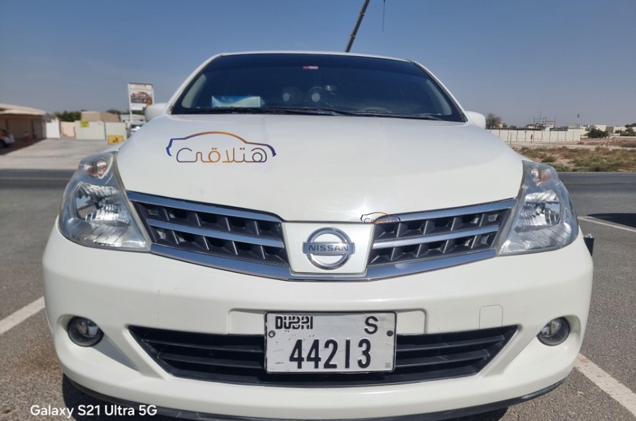 Tiida Nissan أبيض
