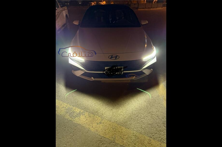 Elantra Hyundai White